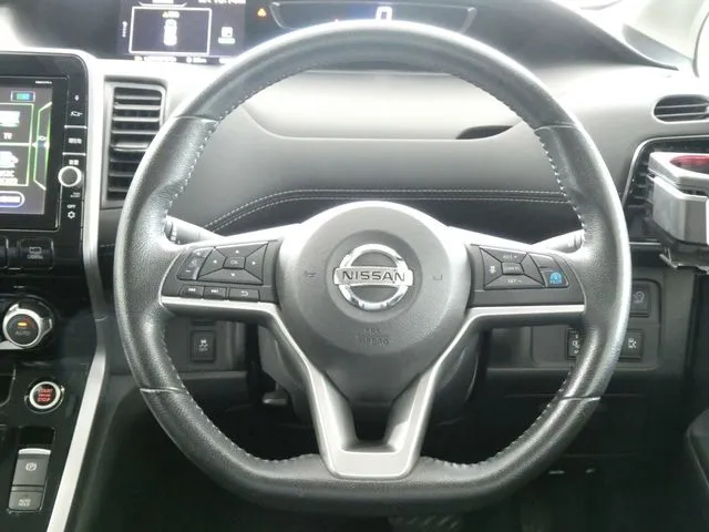 セレナ　Ｓハイブリッド（ニッサン）の車両写真