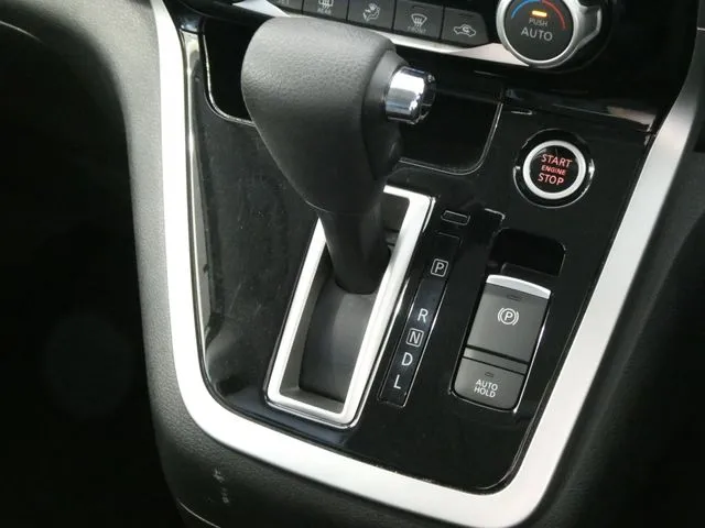 セレナ　Ｓハイブリッド（ニッサン）の車両写真