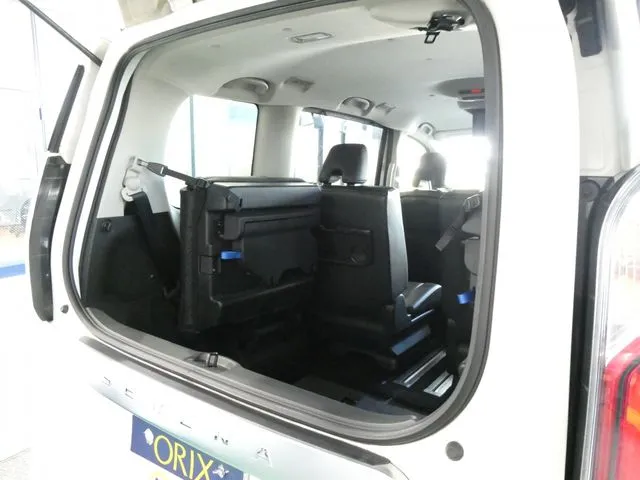 セレナ　Ｓハイブリッド（ニッサン）の車両写真