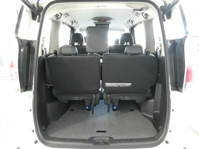 セレナ　Ｓハイブリッド（ニッサン）の車両写真