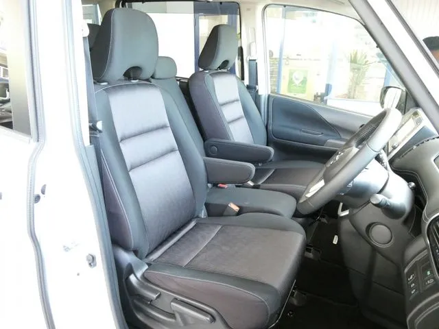 セレナ　Ｓハイブリッド（ニッサン）の車両写真