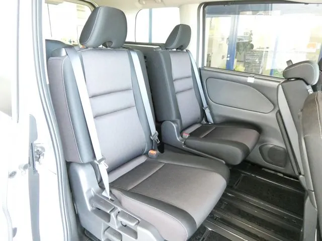 セレナ　Ｓハイブリッド（ニッサン）の車両写真