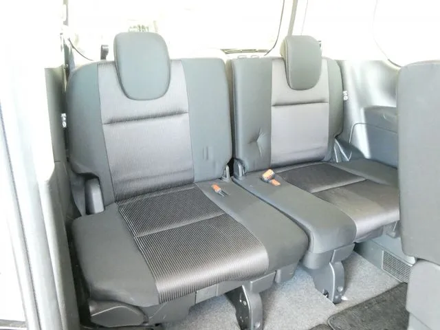 セレナ　Ｓハイブリッド（ニッサン）の車両写真