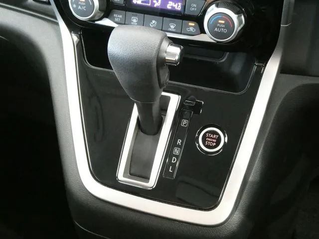 セレナ　Ｓハイブリッド（ニッサン）の車両写真