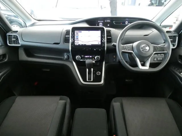 セレナ　Ｓハイブリッド（ニッサン）の車両写真