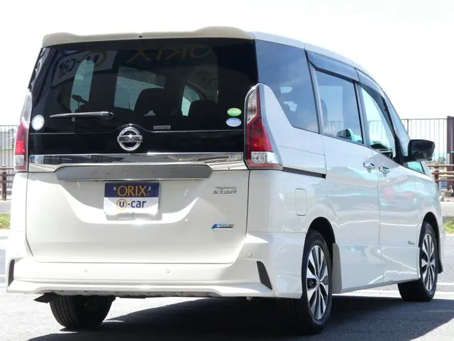 セレナ　Ｓハイブリッド（ニッサン）の車両写真