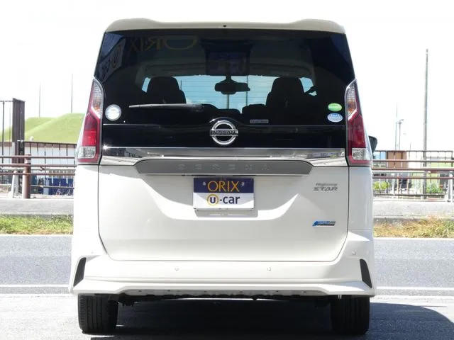 セレナ　Ｓハイブリッド（ニッサン）の車両写真