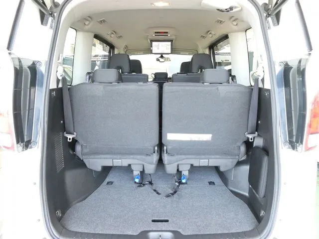 セレナ　Ｓハイブリッド（ニッサン）の車両写真