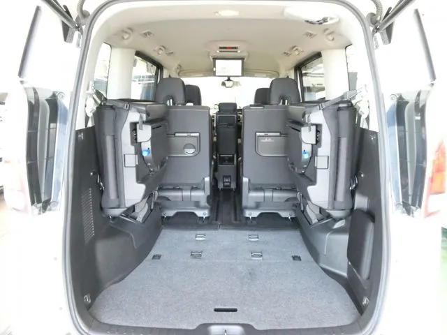 セレナ　Ｓハイブリッド（ニッサン）の車両写真