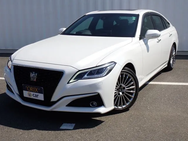 トヨタ　クラウン　セダン　ハイブリッド