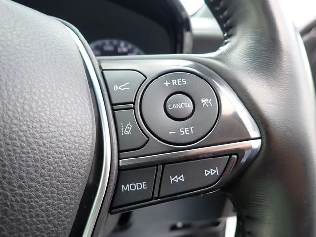 トヨタ　クラウン　セダン　ハイブリッド