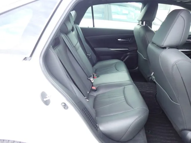 トヨタ　クラウン　セダン　ハイブリッド