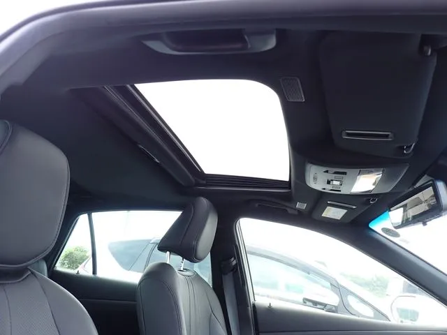 トヨタ　クラウン　セダン　ハイブリッド