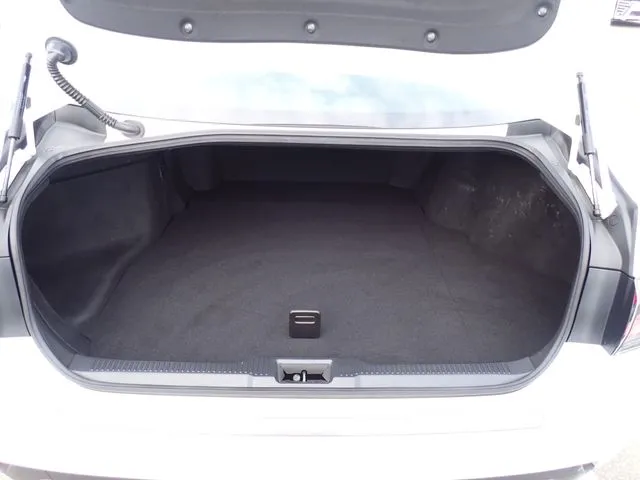 トヨタ　クラウン　セダン　ハイブリッド