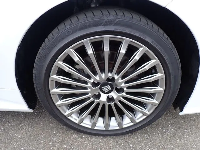 トヨタ　クラウン　セダン　ハイブリッド