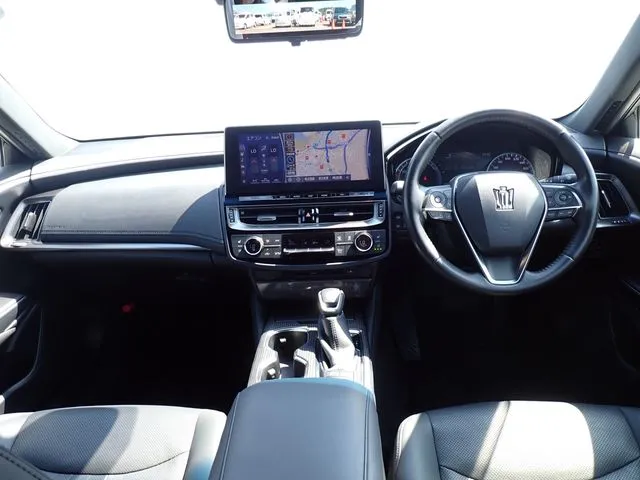 トヨタ　クラウン　セダン　ハイブリッド