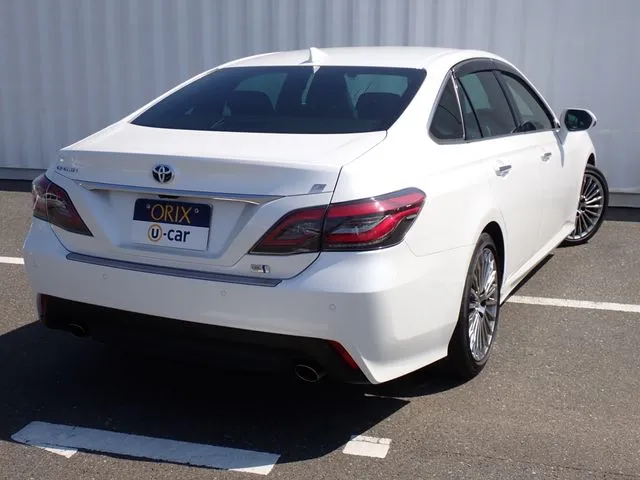 トヨタ　クラウン　セダン　ハイブリッド