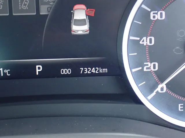 トヨタ　クラウン　セダン　ハイブリッド