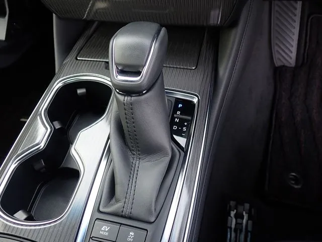 トヨタ　クラウン　セダン　ハイブリッド