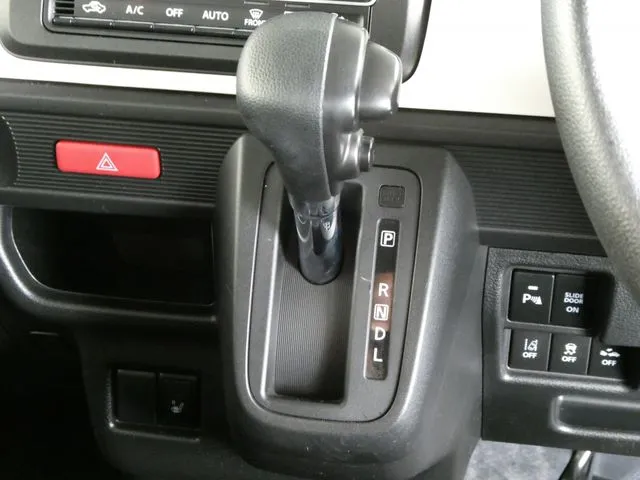 スペーシア　ギア（スズキ）の車両写真