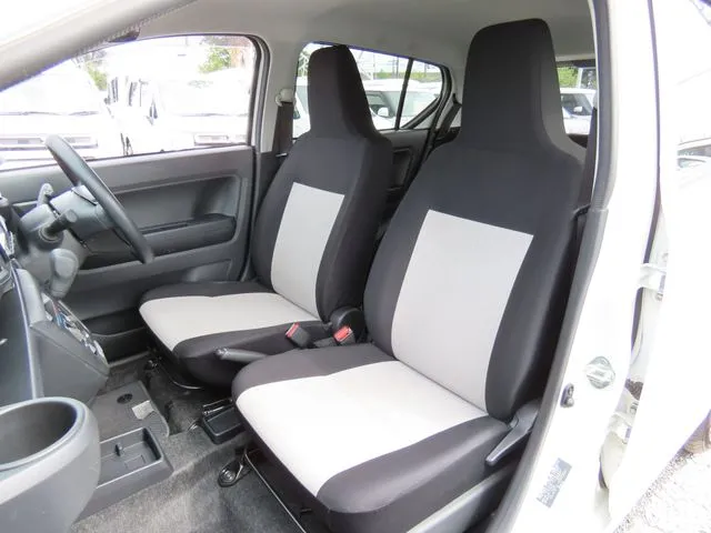 ミラ　イース（ダイハツ）の車両写真