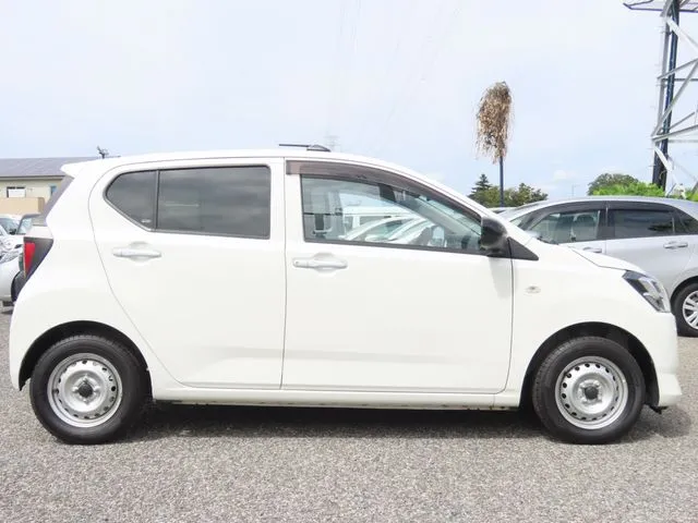 ミラ　イース（ダイハツ）の車両写真