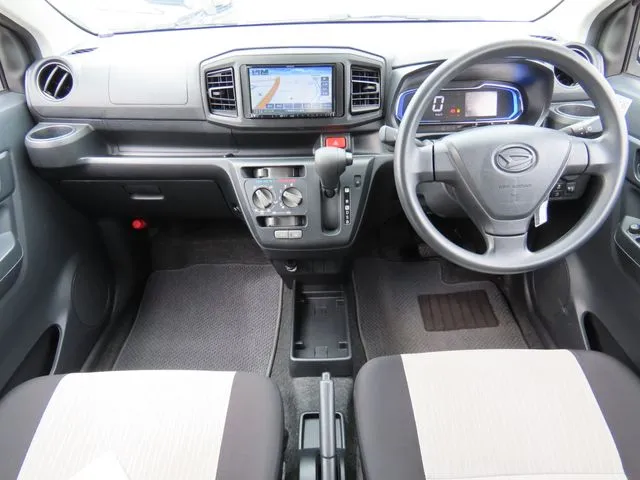 ミラ　イース（ダイハツ）の車両写真