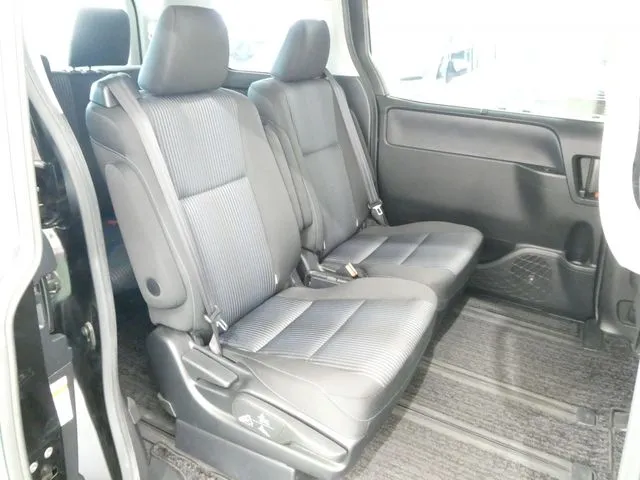 トヨタ ヴォクシー