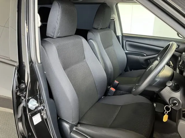 プロボックスバン　ハイブリッド（トヨタ）の車両写真