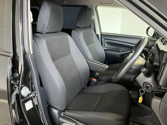 プロボックスバン　ハイブリッド（トヨタ）の車両写真