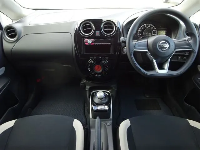 ノート（ニッサン）の車両写真