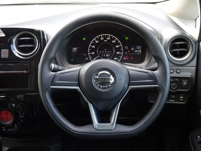 ノート（ニッサン）の車両写真