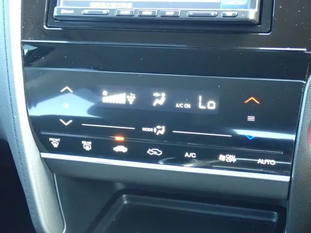 シャトル　ハイブリッド（ホンダ）の車両写真