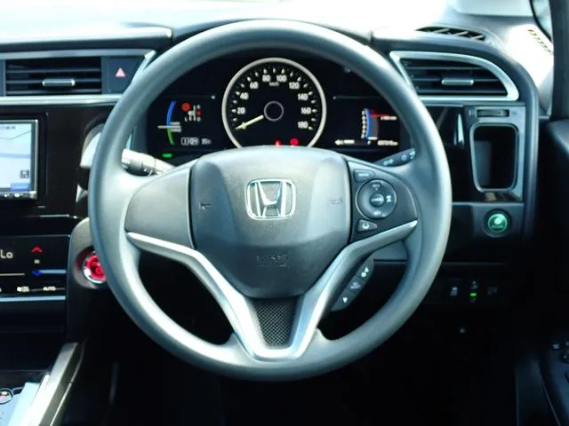 シャトル　ハイブリッド（ホンダ）の車両写真