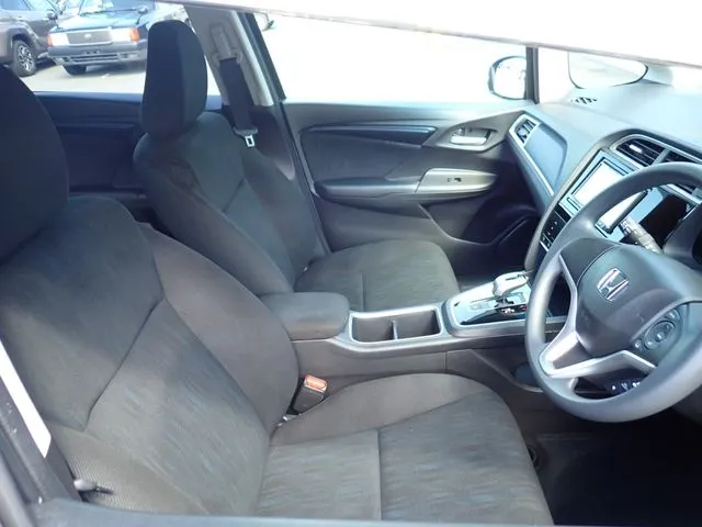 シャトル　ハイブリッド（ホンダ）の車両写真