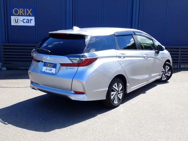 シャトル　ハイブリッド（ホンダ）の車両写真