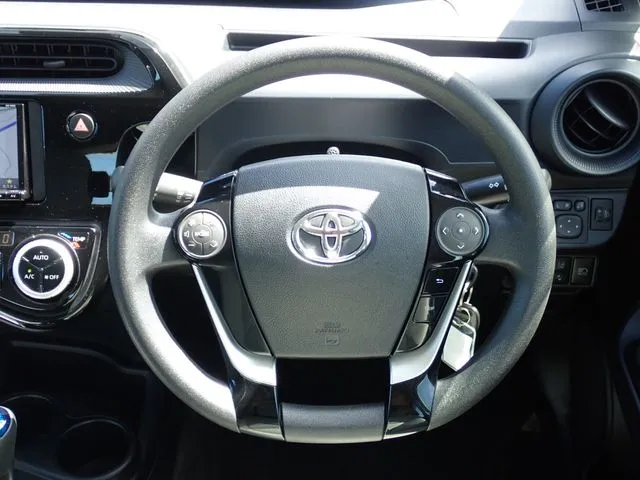 アクア（トヨタ）の車両写真