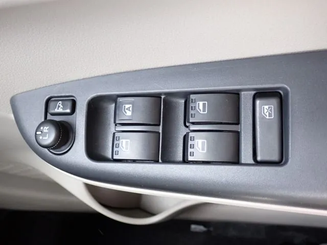 パッソ（トヨタ）の車両写真