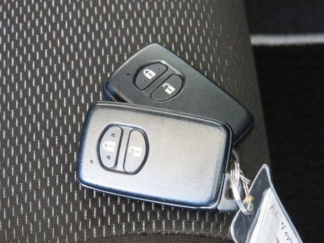 トヨタ　ヴィッツ　ハイブリッド