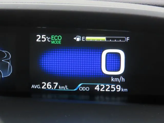 プリウス(トヨタ)の車両写真