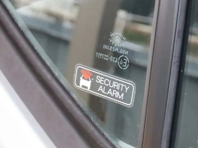 ミラ　イース（ダイハツ）の車両写真