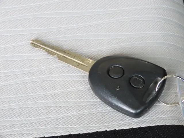 ミラ　イース（ダイハツ）の車両写真