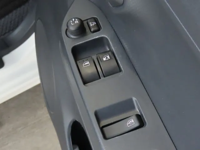 ミラ　イース（ダイハツ）の車両写真