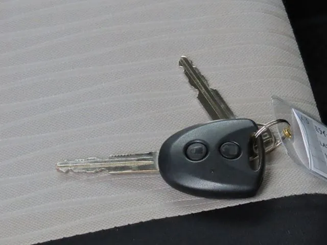 ミラ　イース（ダイハツ）の車両写真