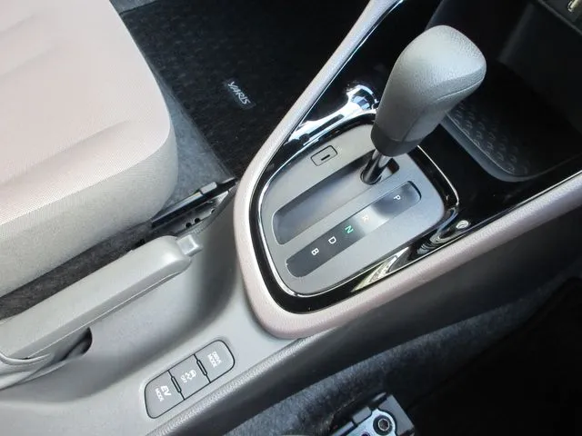 トヨタ　ヤリス　ハイブリッド