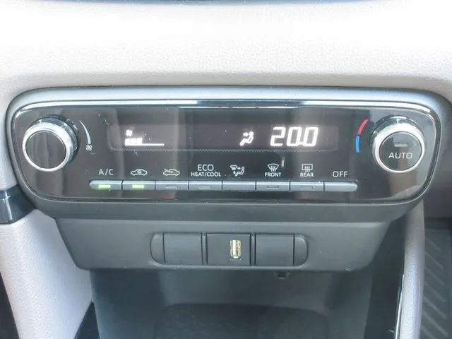 トヨタ　ヤリス　ハイブリッド