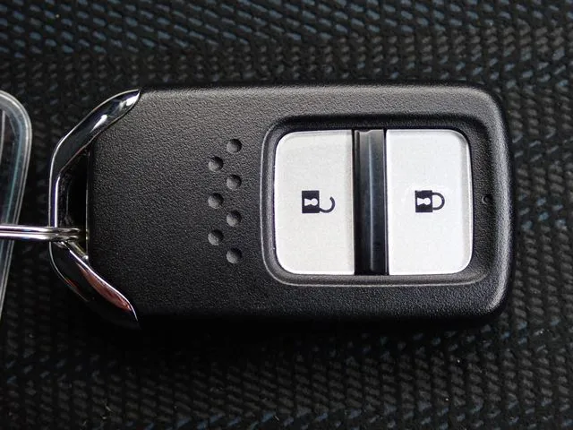 シャトル　ハイブリッド（ホンダ）の車両写真