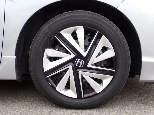 シャトル　ハイブリッド（ホンダ）の車両写真