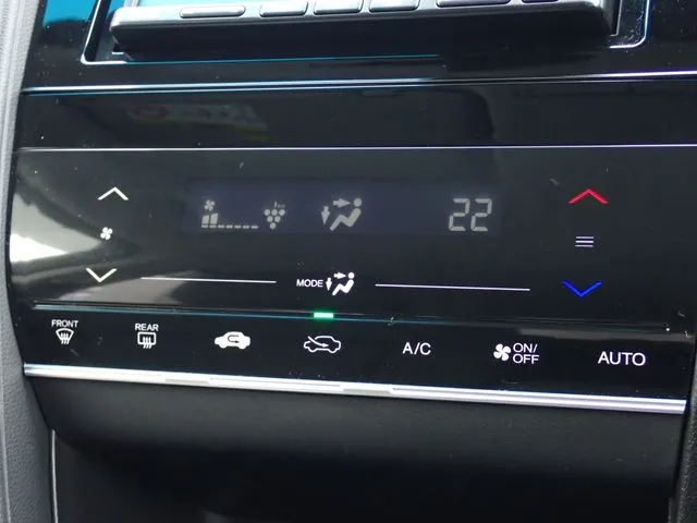 シャトル　ハイブリッド（ホンダ）の車両写真