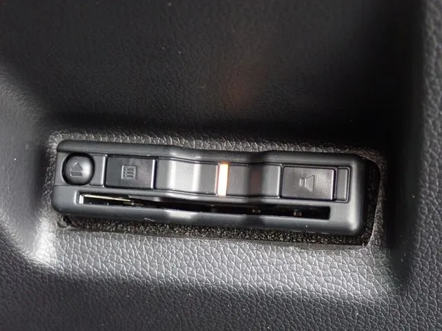 シャトル　ハイブリッド（ホンダ）の車両写真